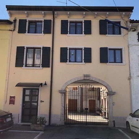 La Casa Della Ada Hotel Castelnuovo del Garda Bagian luar foto