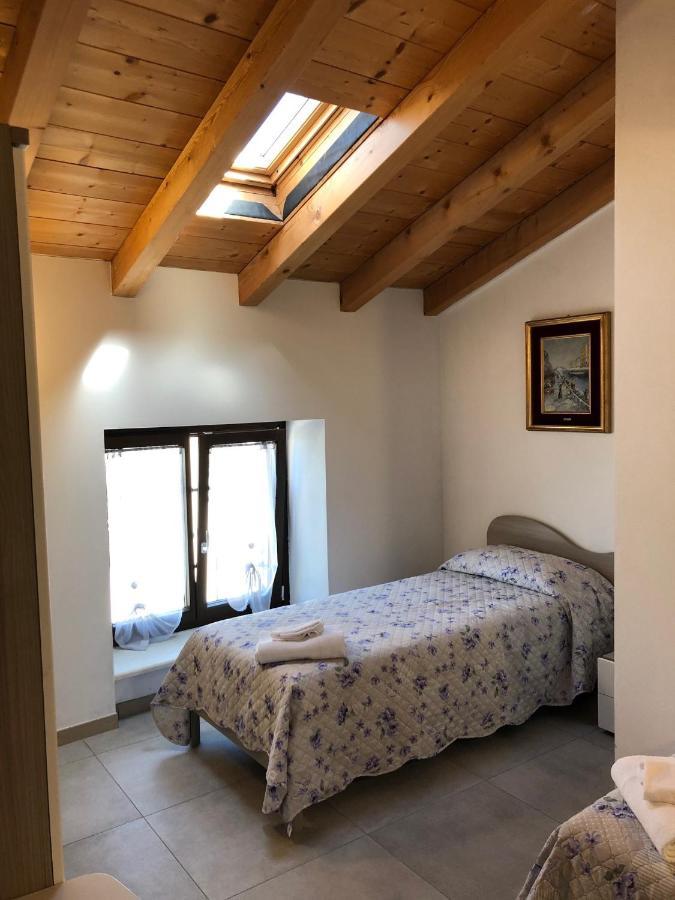 La Casa Della Ada Hotel Castelnuovo del Garda Bagian luar foto