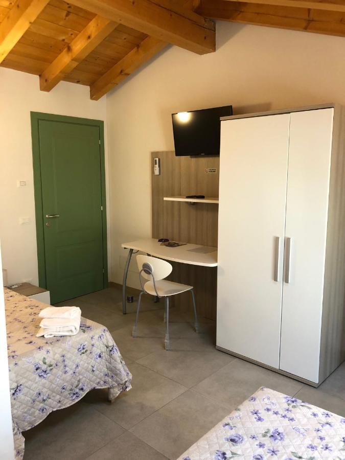 La Casa Della Ada Hotel Castelnuovo del Garda Bagian luar foto