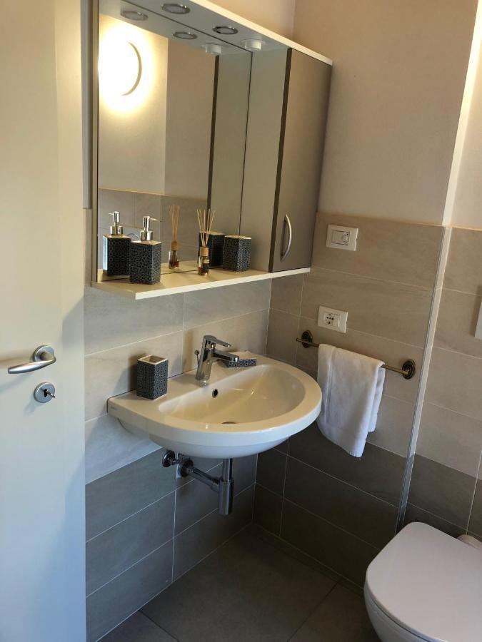 La Casa Della Ada Hotel Castelnuovo del Garda Bagian luar foto