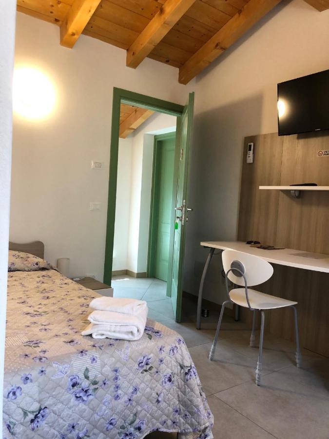 La Casa Della Ada Hotel Castelnuovo del Garda Bagian luar foto