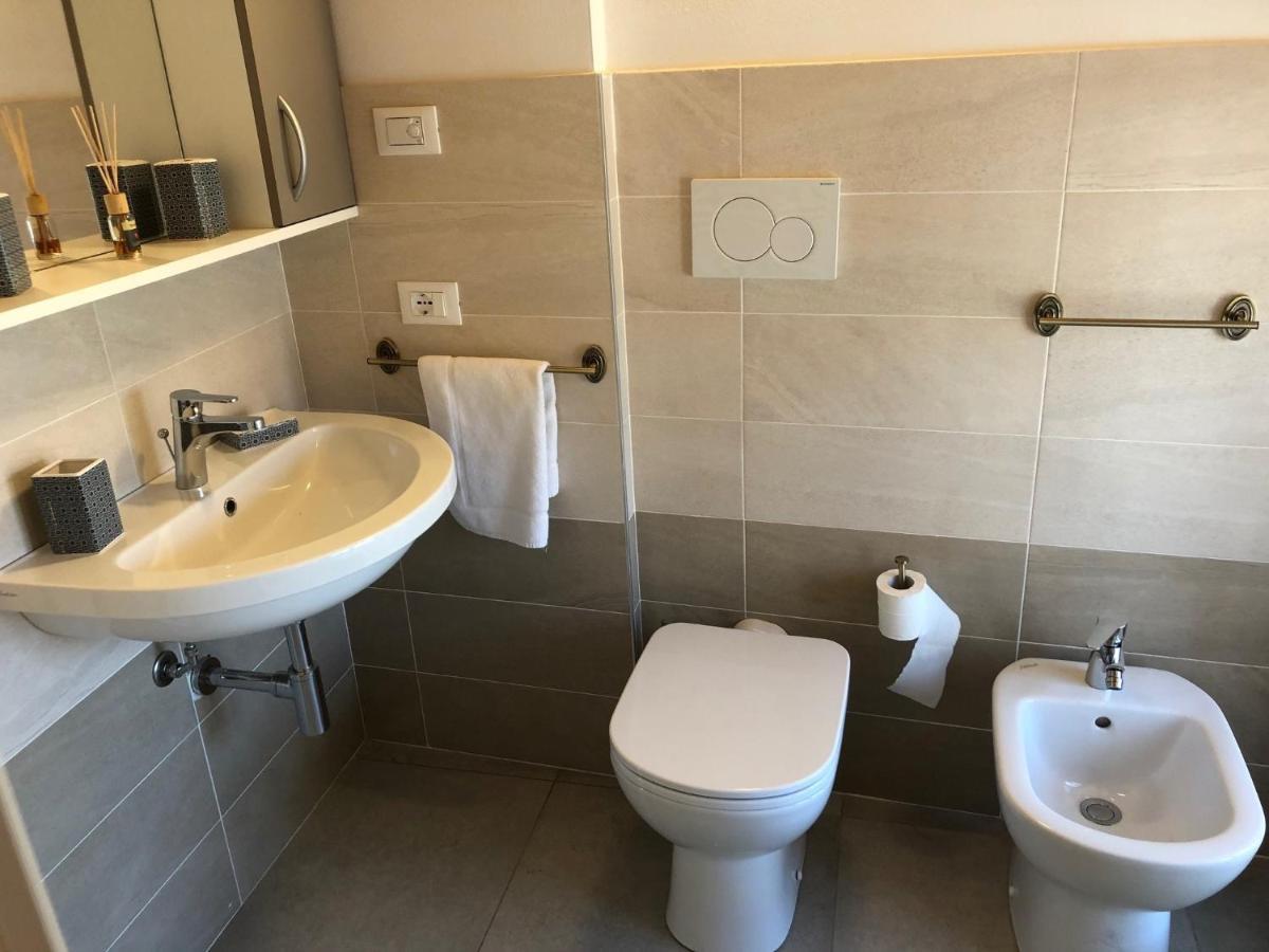 La Casa Della Ada Hotel Castelnuovo del Garda Bagian luar foto