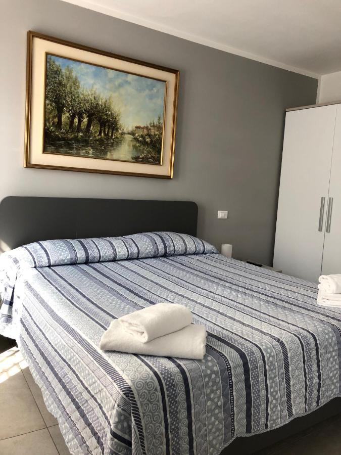 La Casa Della Ada Hotel Castelnuovo del Garda Bagian luar foto