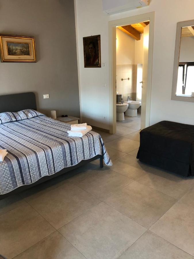 La Casa Della Ada Hotel Castelnuovo del Garda Bagian luar foto