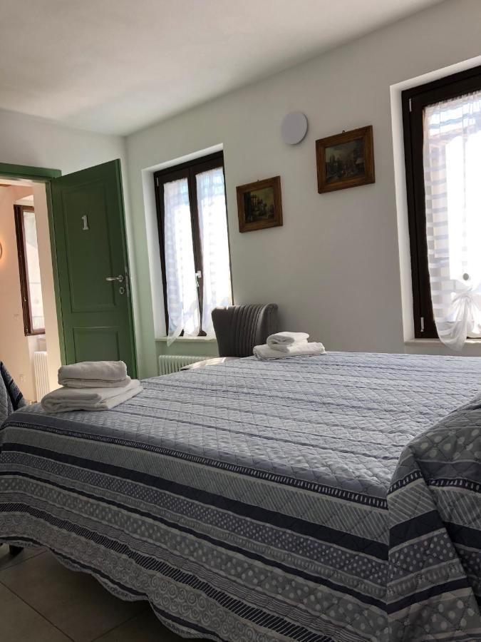 La Casa Della Ada Hotel Castelnuovo del Garda Bagian luar foto