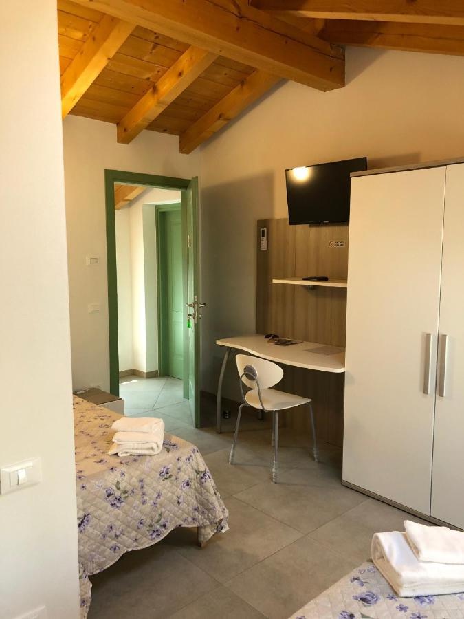 La Casa Della Ada Hotel Castelnuovo del Garda Bagian luar foto
