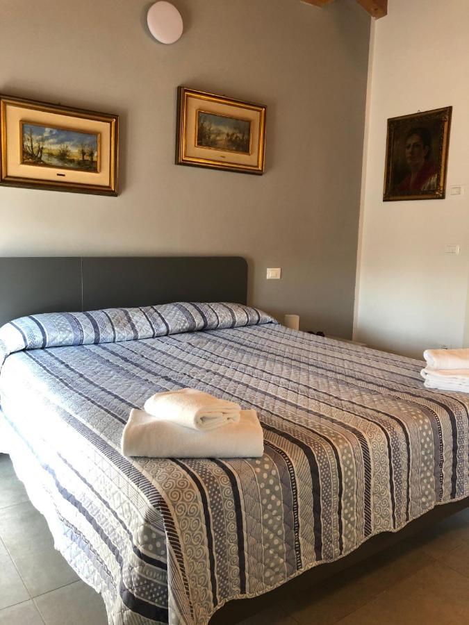La Casa Della Ada Hotel Castelnuovo del Garda Bagian luar foto