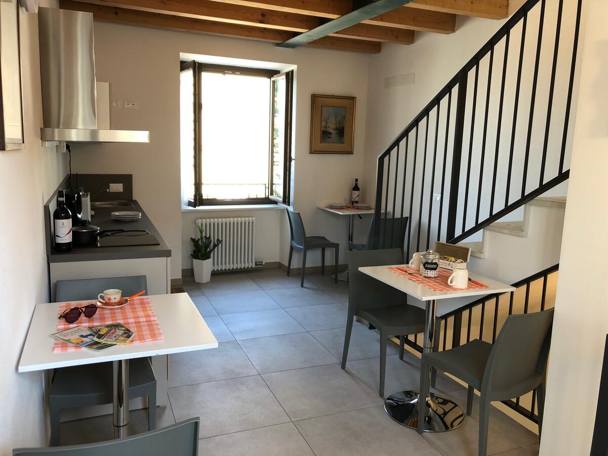 La Casa Della Ada Hotel Castelnuovo del Garda Bagian luar foto