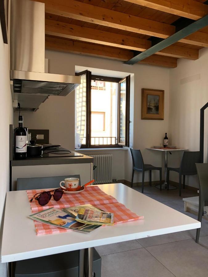 La Casa Della Ada Hotel Castelnuovo del Garda Bagian luar foto