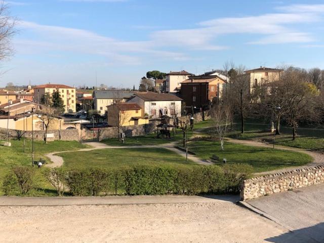 La Casa Della Ada Hotel Castelnuovo del Garda Bagian luar foto