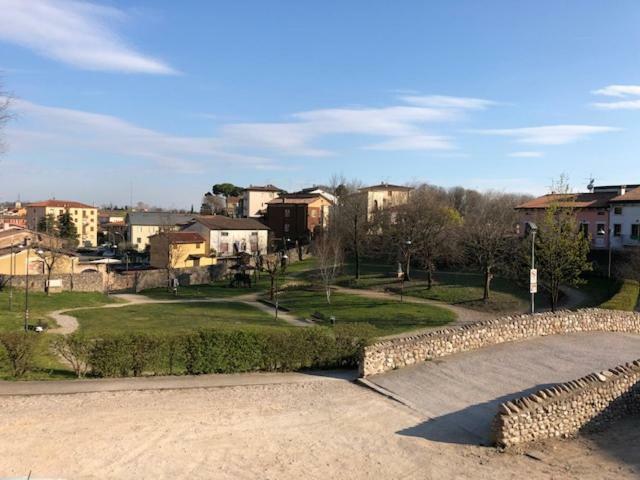La Casa Della Ada Hotel Castelnuovo del Garda Bagian luar foto